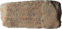 Piedra con escritura antigua